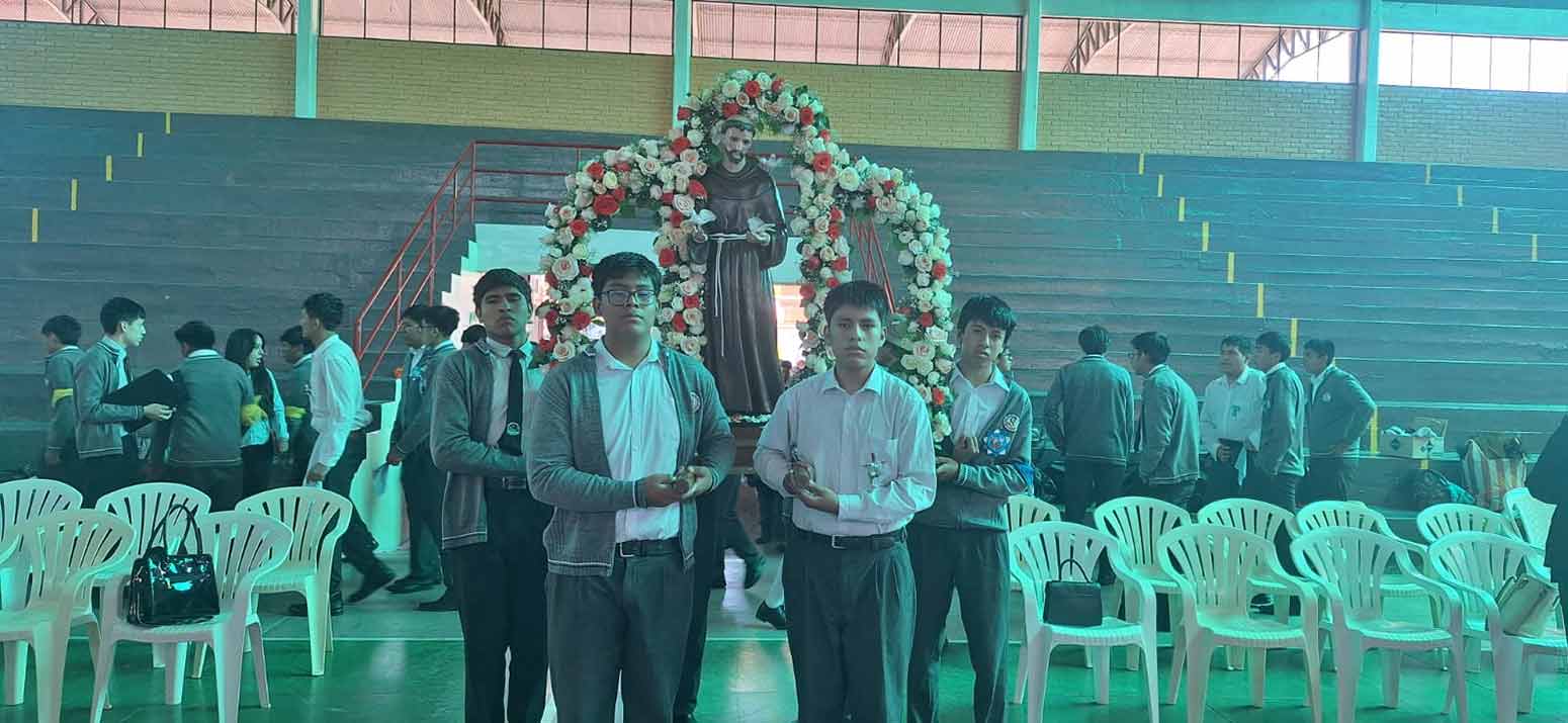 BOLIVIA - Cochabamba: Francesco tra i giovani, una festa di fede, colori e fraternità