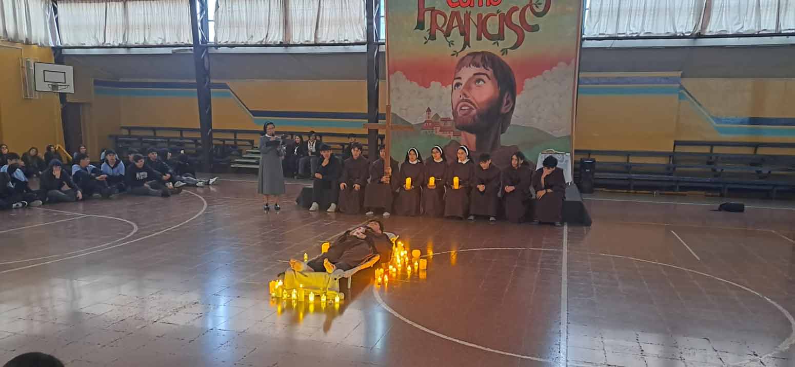 CILE - Colegio Santa María de los Ángeles: 800 anni del Transito di San Francesco: un cammino di fede, gioia e fraternità