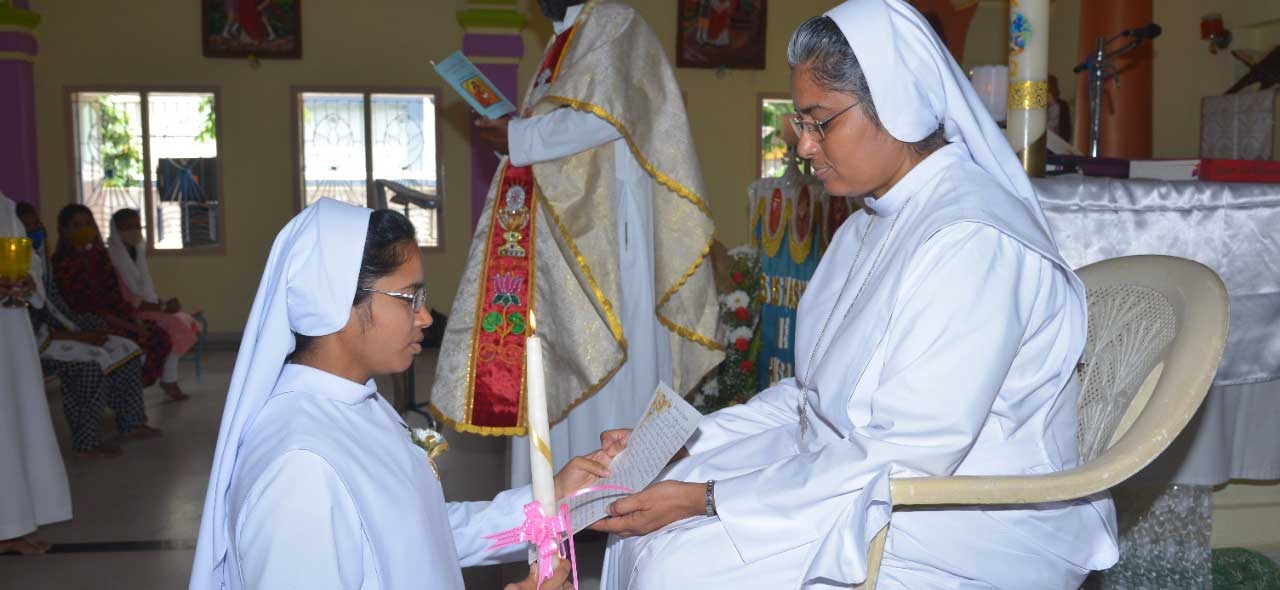 “PER ME IL VIVERE È CRISTO” - Suor Vani Boddu per sempre FMSC